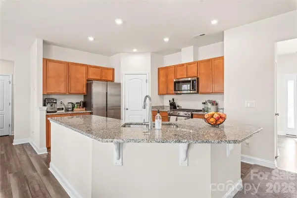 1043 Kalli DR, Matthews, NC 28104