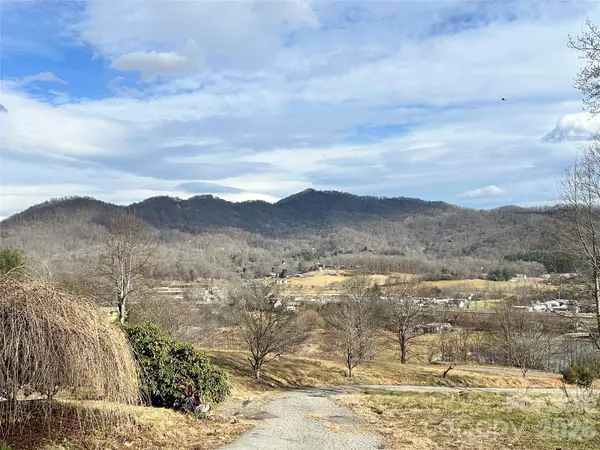 330 Potts DR, Waynesville, NC 28785
