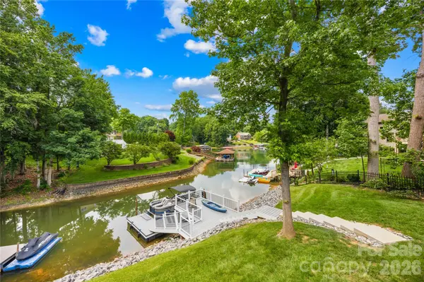 2474 Green Point LN, Denver, NC 28037