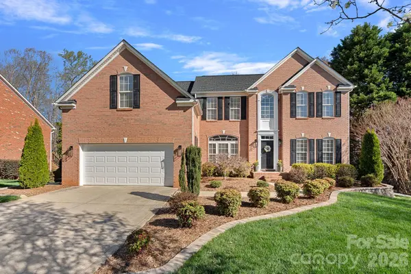 2474 Green Point LN, Denver, NC 28037
