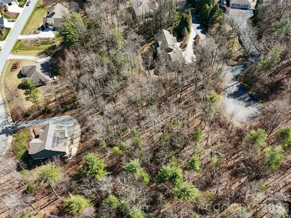 96 Turkey Roost CT, Hendersonville, NC 28739