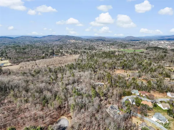 96 Turkey Roost CT, Hendersonville, NC 28739