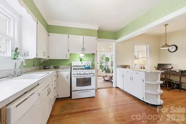 25 Bear Creek RD, Asheville, NC 28806