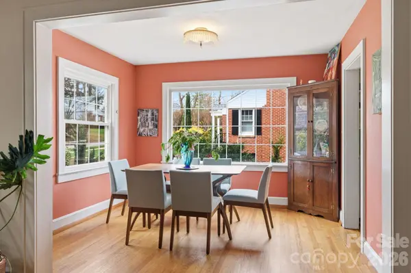 25 Bear Creek RD, Asheville, NC 28806