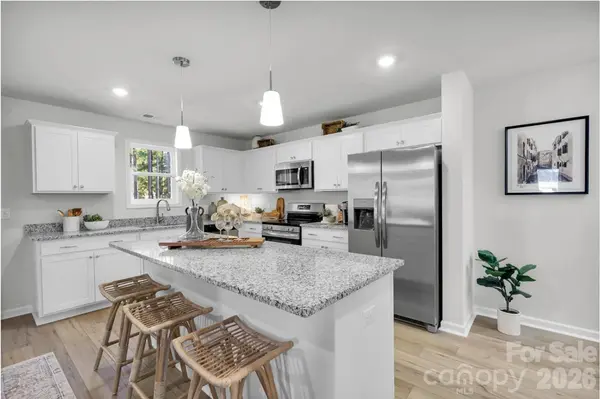 1005 Forest Walk ST, Newton, NC 28658