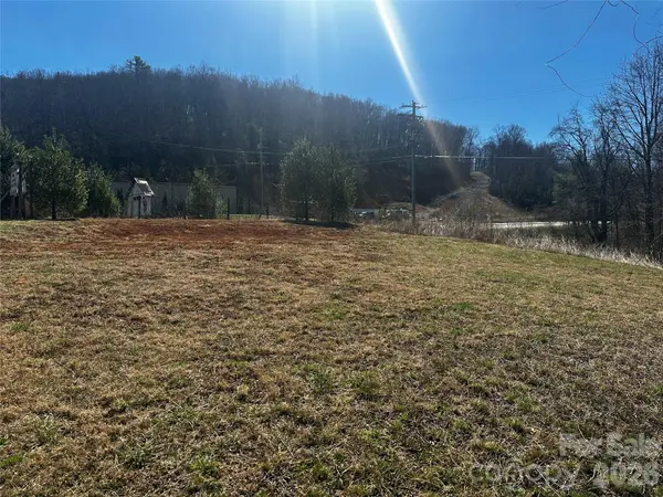 400 Old Dale RD, Spruce Pine, NC 28777