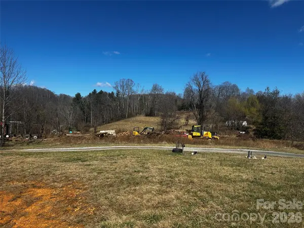 400 Old Dale RD, Spruce Pine, NC 28777