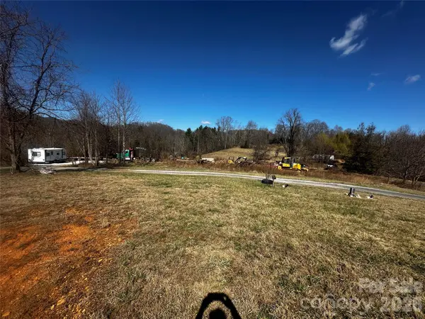 400 Old Dale RD, Spruce Pine, NC 28777