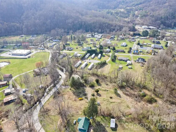 72 Topeka DR, Sylva, NC 28779