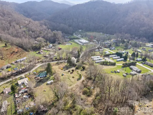 72 Topeka DR, Sylva, NC 28779