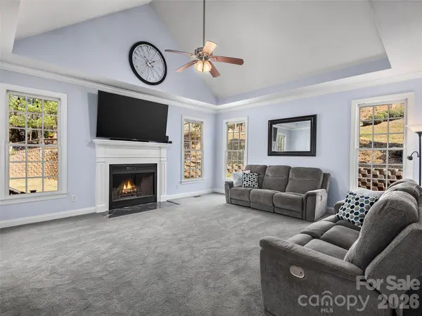 21 Dianthus DR, Asheville, NC 28803