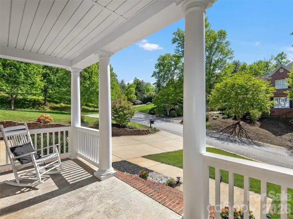 21 Dianthus DR, Asheville, NC 28803