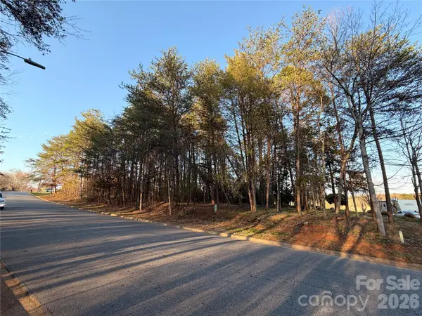 3785 Pinecrest DR NE #155, Hickory, NC 28601