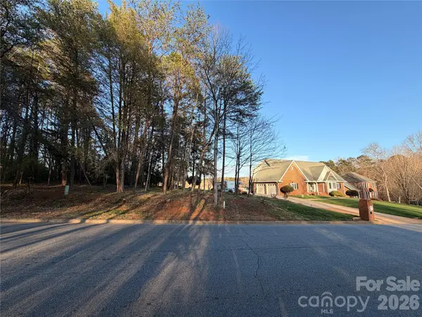 3785 Pinecrest DR NE #155, Hickory, NC 28601