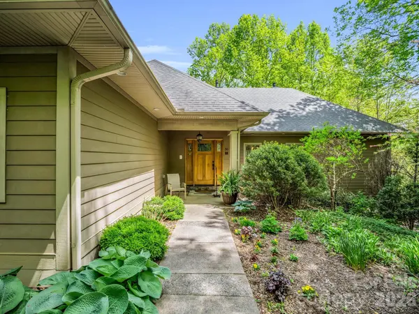 30 Laurel Branch DR, Black Mountain, NC 28711