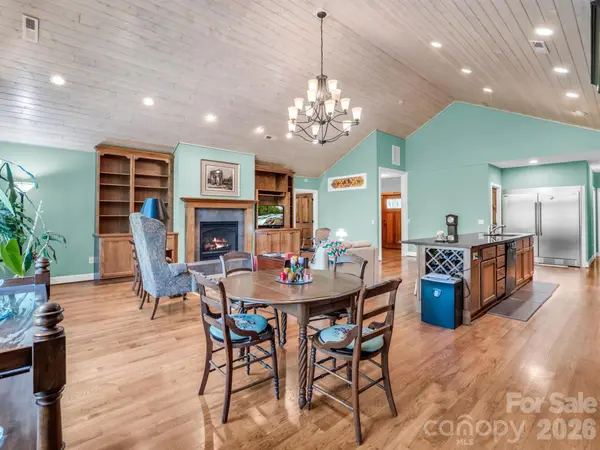 30 Laurel Branch DR, Black Mountain, NC 28711