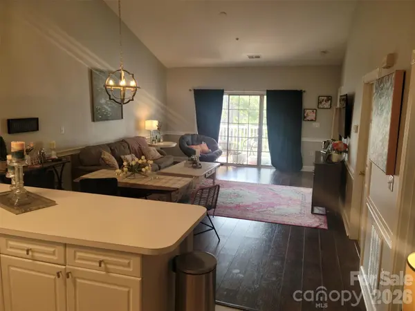 8633 Coralbell LN, Charlotte, NC 28213