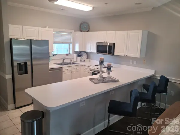 8633 Coralbell LN, Charlotte, NC 28213