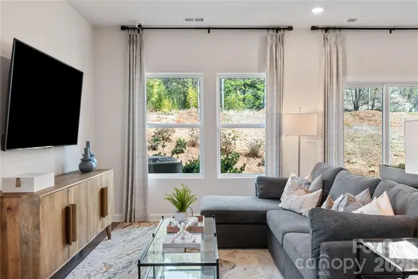 8108 Hidden Springs TRL, Charlotte, NC 28216