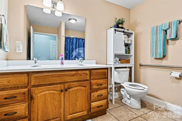 6051 Pointe West LN, Vale, NC 28168