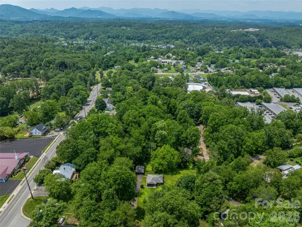 99999 W Skyland CIR #2-3, Asheville, NC 28804