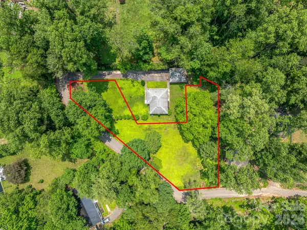 99999 W Skyland CIR #2-3, Asheville, NC 28804