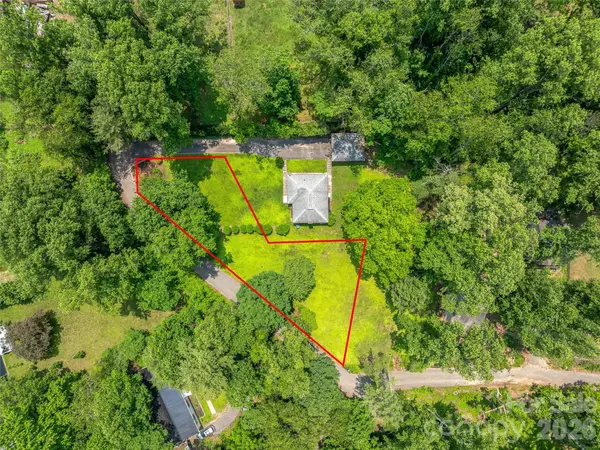 99999 W Skyland CIR #2-3, Asheville, NC 28804
