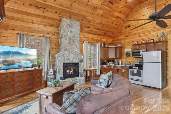 1012 Alarka Highlands DR, Bryson City, NC 28713