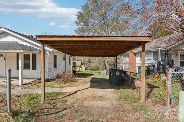 24 Pelzer ST, Asheville, NC 28804