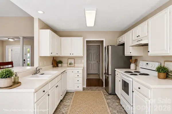 279 Stonehollow RD, Fletcher, NC 28732