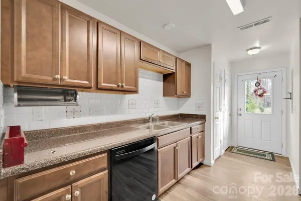 372 E Mills AVE, Mooresville, NC 28115
