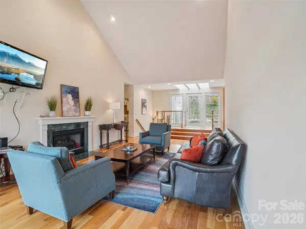 38 Highland Pointe DR, Weaverville, NC 28787