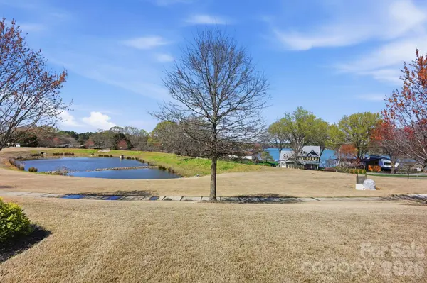 108 Heron Cove LOOP #62, Mooresville, NC 28117