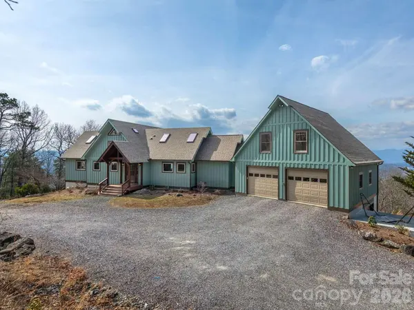 770 Dream Weaver DR, Penrose, NC 28766
