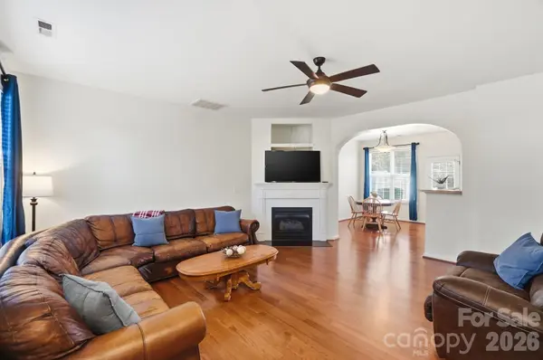 8422 Chaceview CT, Charlotte, NC 28269