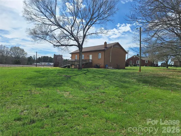 914 W Carolina AVE, Bessemer City, NC 28016