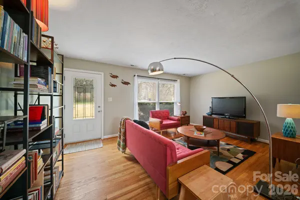 26 Cedar Hill RD, Asheville, NC 28806