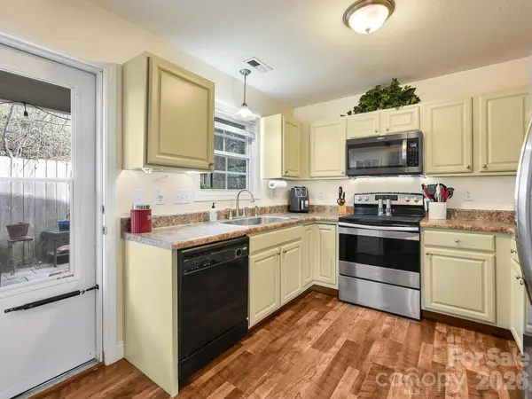 7 Mahogany RD, Arden, NC 28704