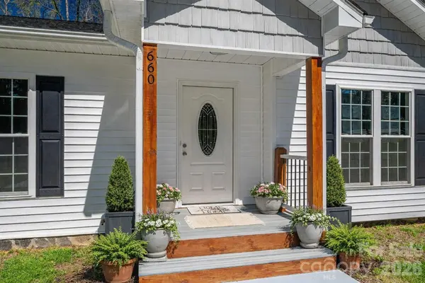 660 W 9th ST, Newton, NC 28658