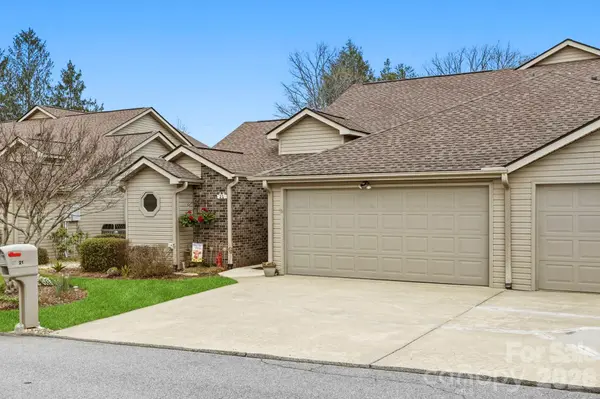21 Tisha LN, Hendersonville, NC 28739