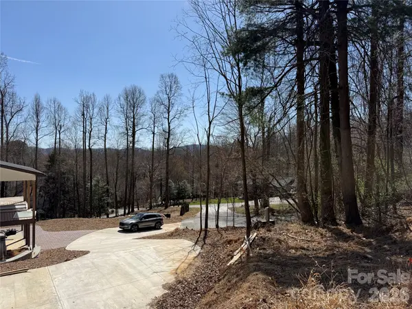 3 Fawn Turn LN, Hendersonville, NC 28739
