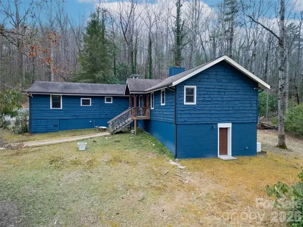 231 Cedar LN, Brevard, NC 28712