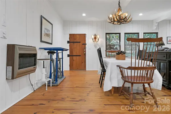 231 Cedar LN, Brevard, NC 28712