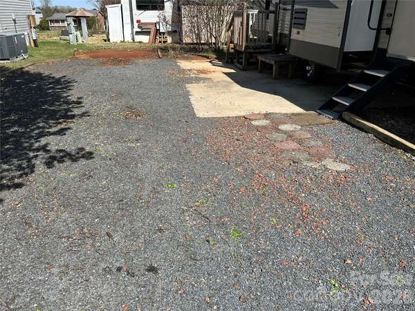 109 Gregory DR, New London, NC 28127