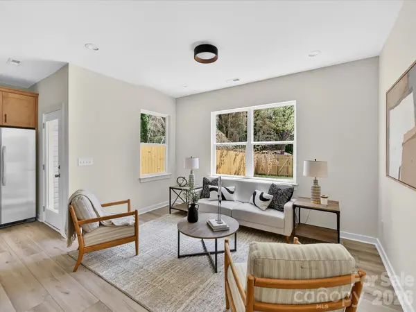 655 Stillgreen LN, Charlotte, NC 28214