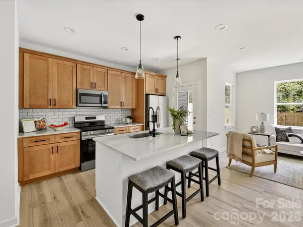 655 Stillgreen LN, Charlotte, NC 28214