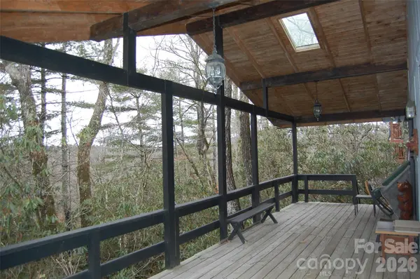 202 Knoll CIR, Newland, NC 28657