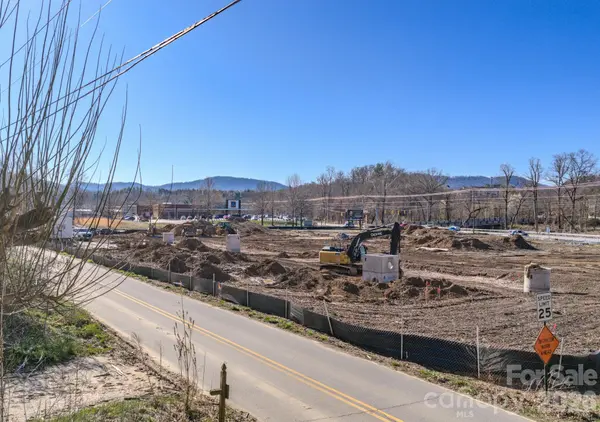 16 Governors View RD, Asheville, NC 28805