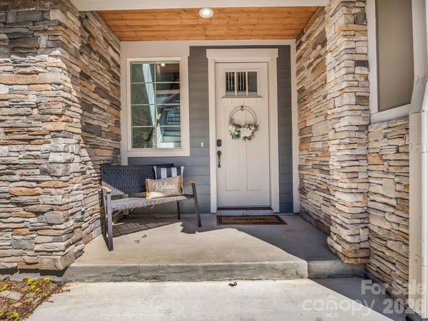 518 Sweet Birch Park LN, Black Mountain, NC 28711