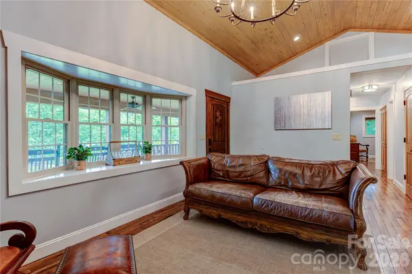 97 Circle E Ranch RD, Burnsville, NC 28714